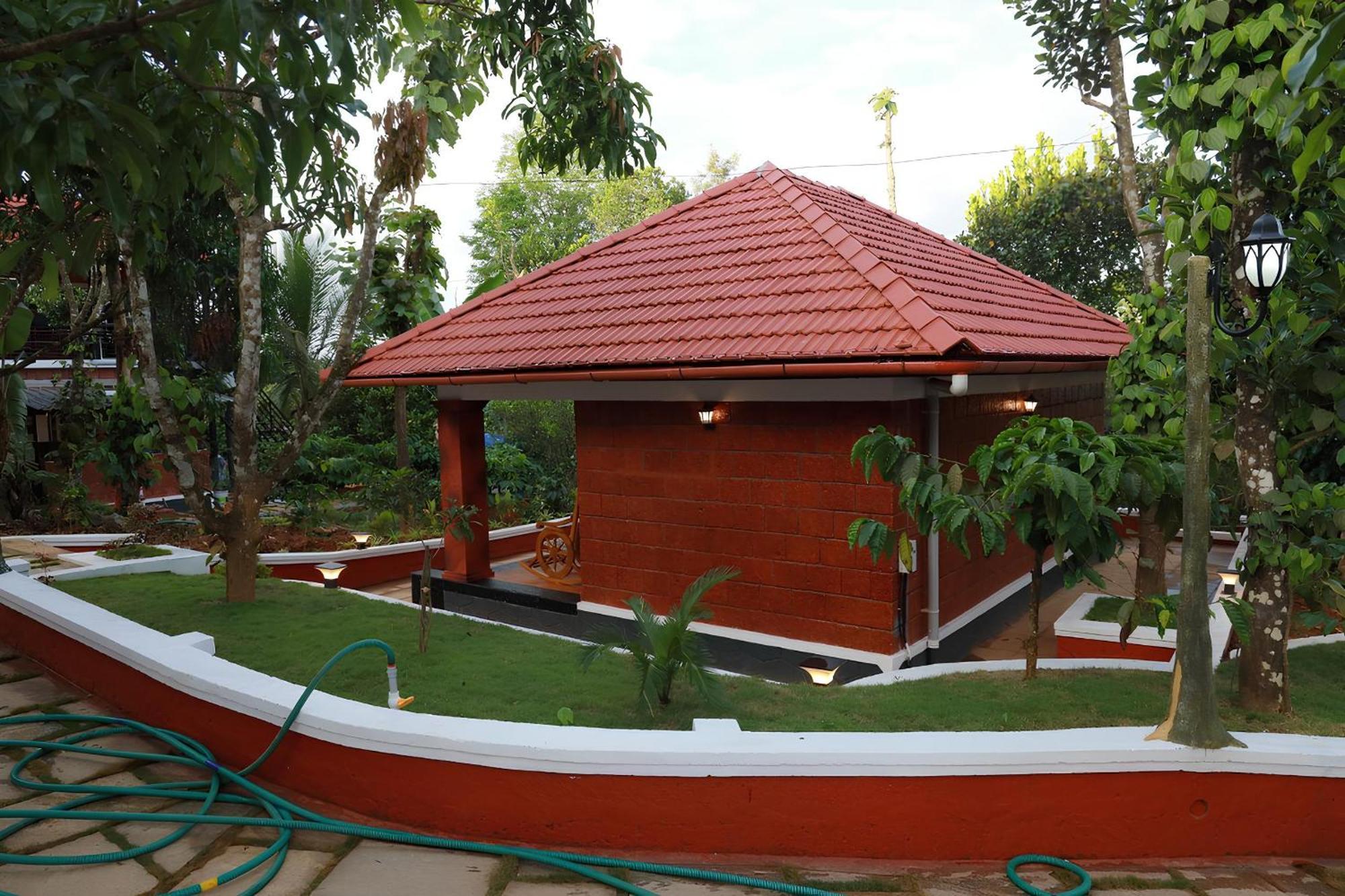 Miracle Holidays Mananthavady Exterior photo